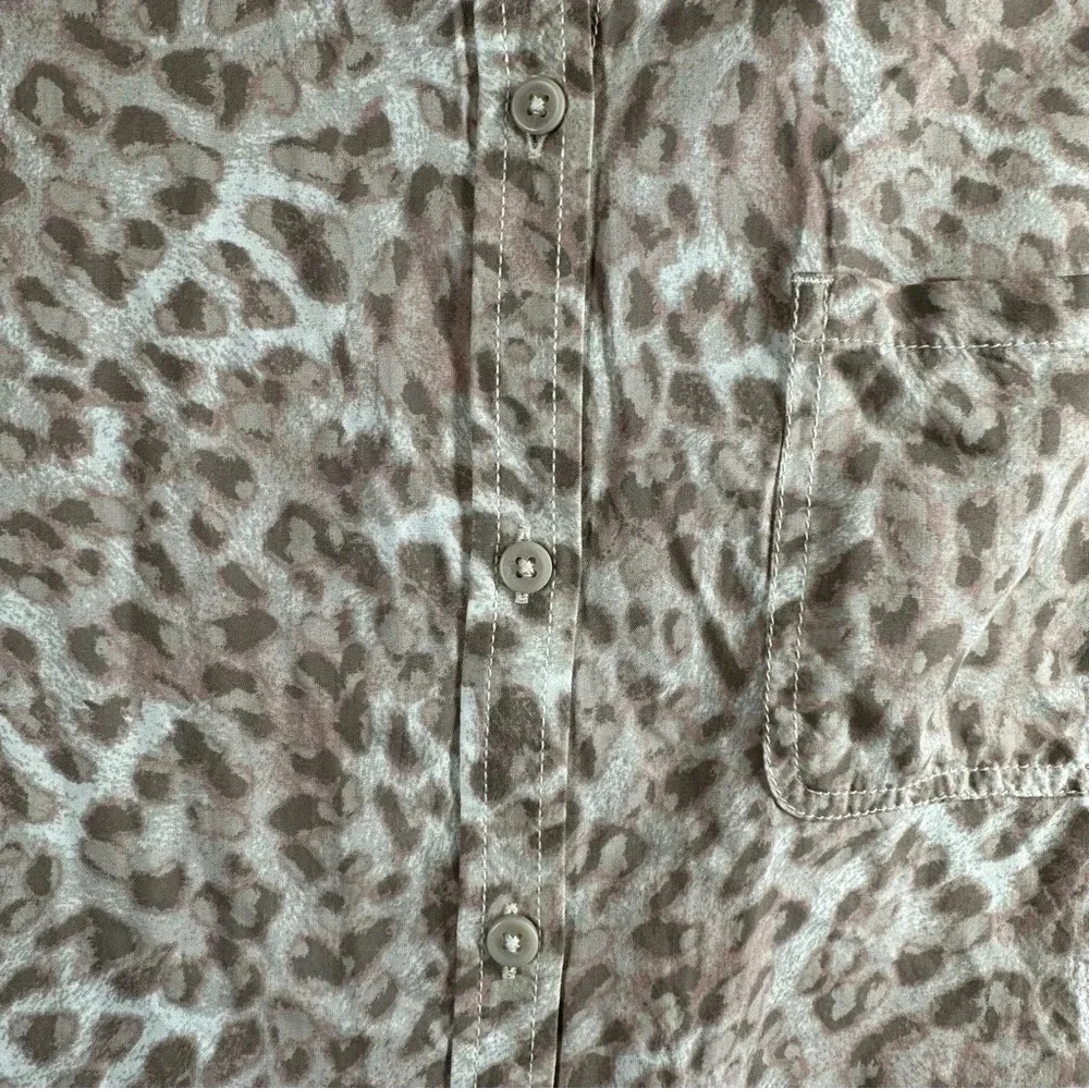 Beach Lunch Lounge Cheetah Button Front Shirt‎ size Large NWT Alana Classic - Picture 9 of 9
